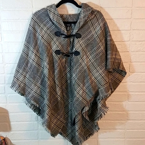 Modena Shawl - Picture 1 of 5